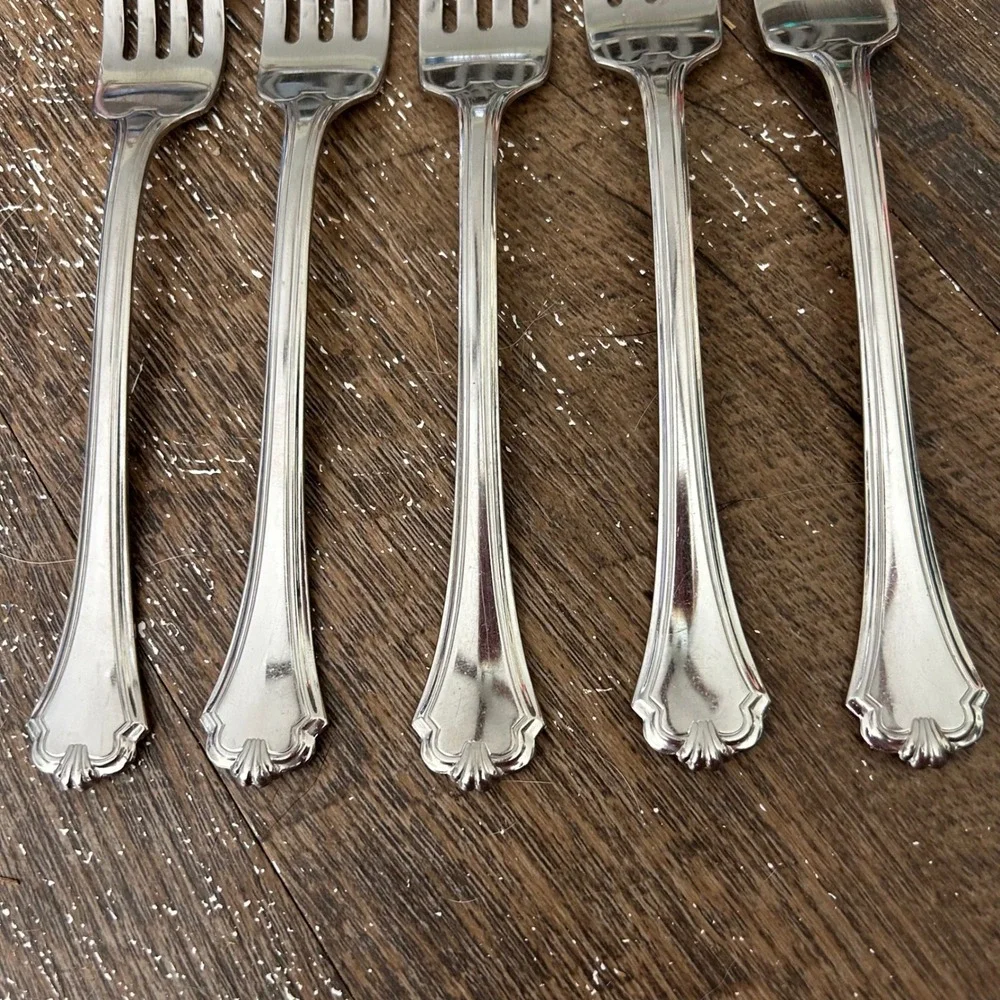 Oneida Midtowne Stainless USA Glossy Scalloped Dinner Forks Set of 5 Silverware